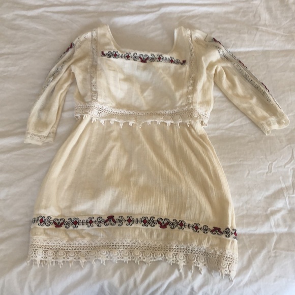 Off-white, boho style, embroidered mini dress. - Picture 3 of 5